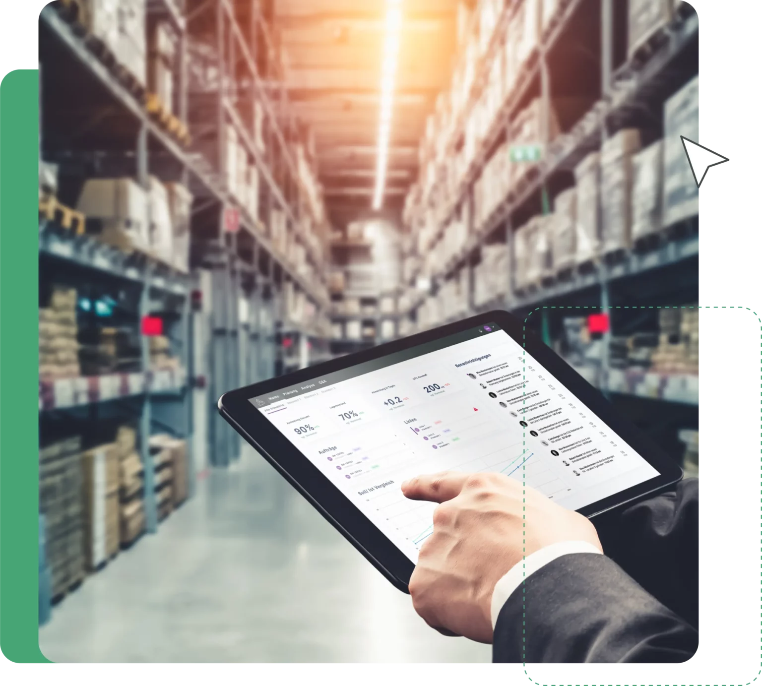 Person hält ein Tablet in einem Lager und nutzt es für die smarte Produktionsplanung.